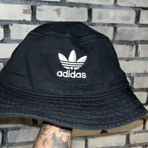 Adidas OS bucket hat 🧢